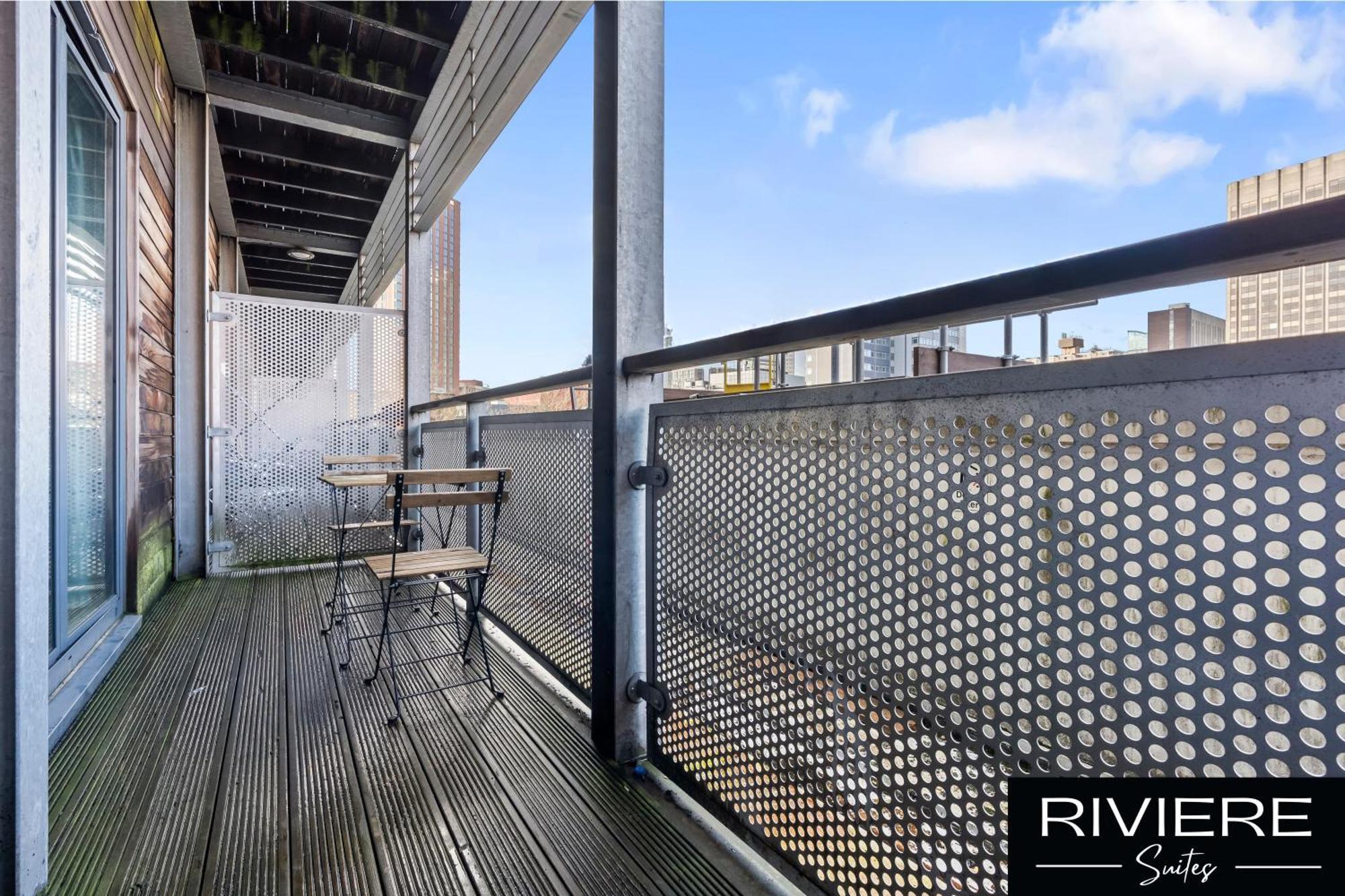 Cosy Apartment-city Centre-parking-sleeps 5 Apartment