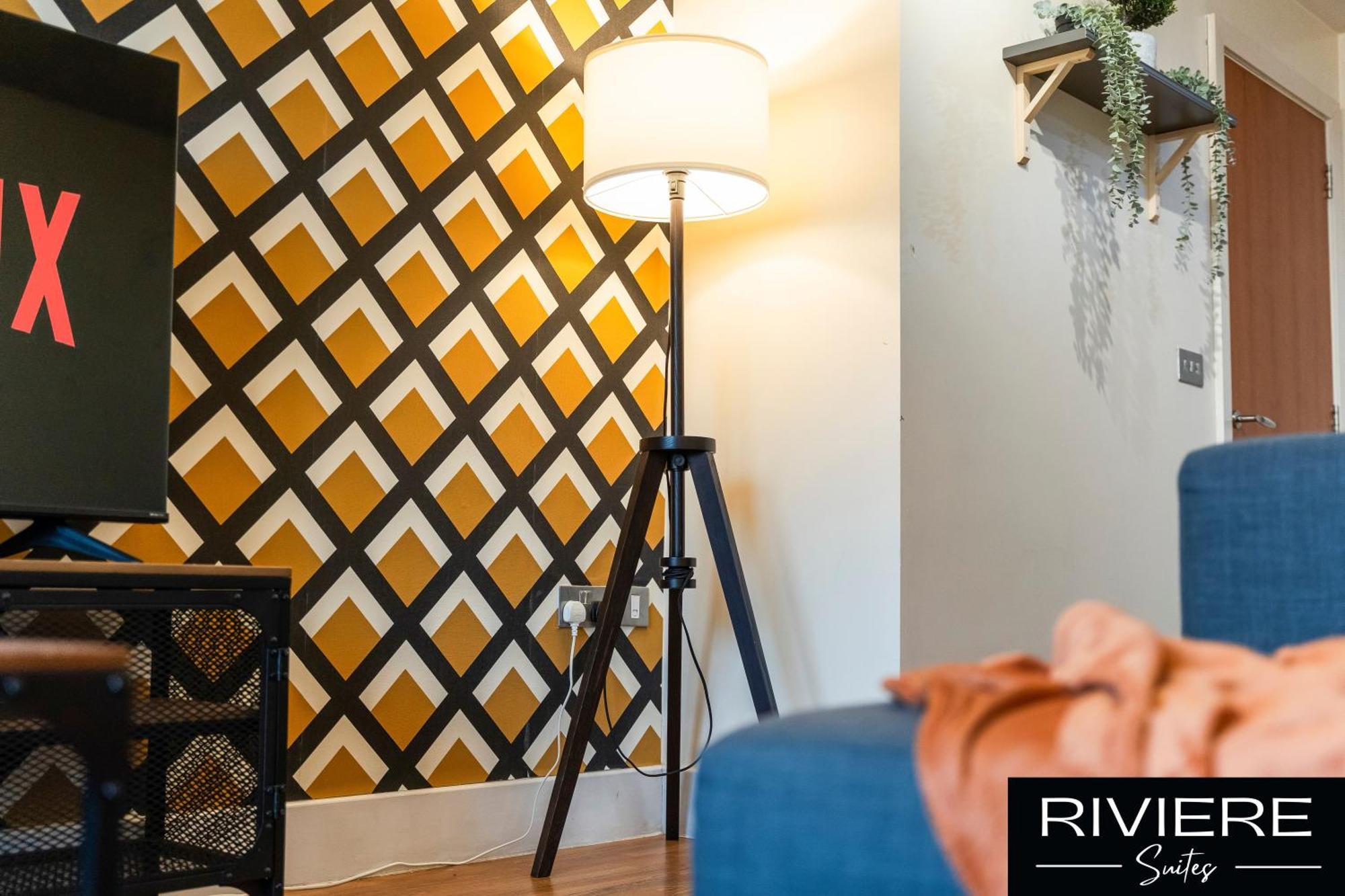 Apartment Cosy Apartment-city Centre-parking-sleeps 5