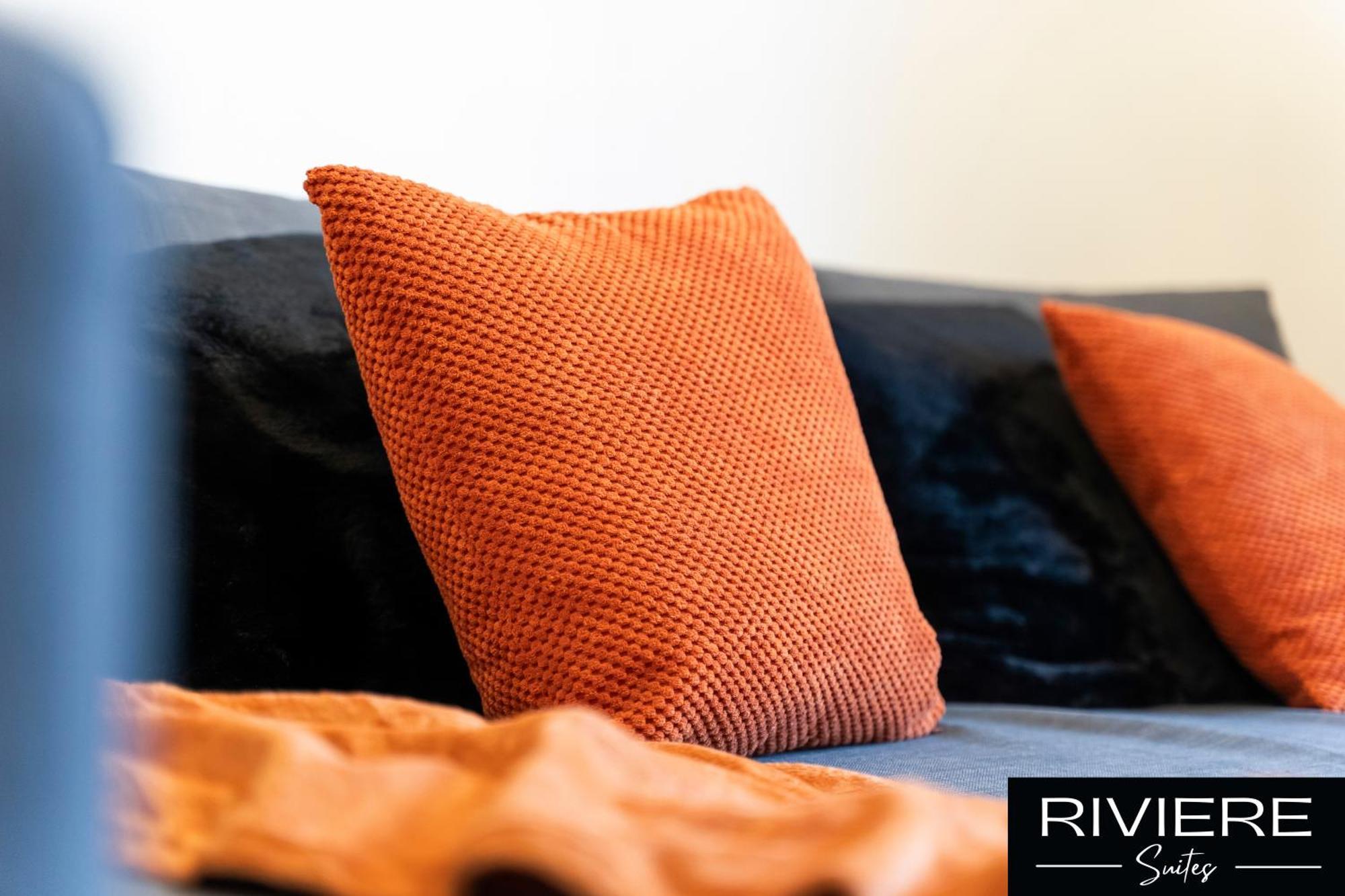 Cosy Apartment-city Centre-parking-sleeps 5 *