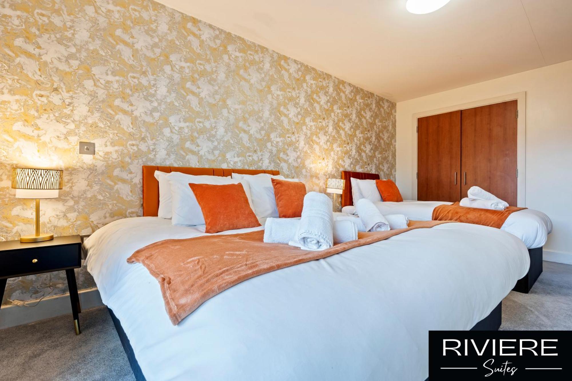 Cosy Apartment-city Centre-parking-sleeps 5 *