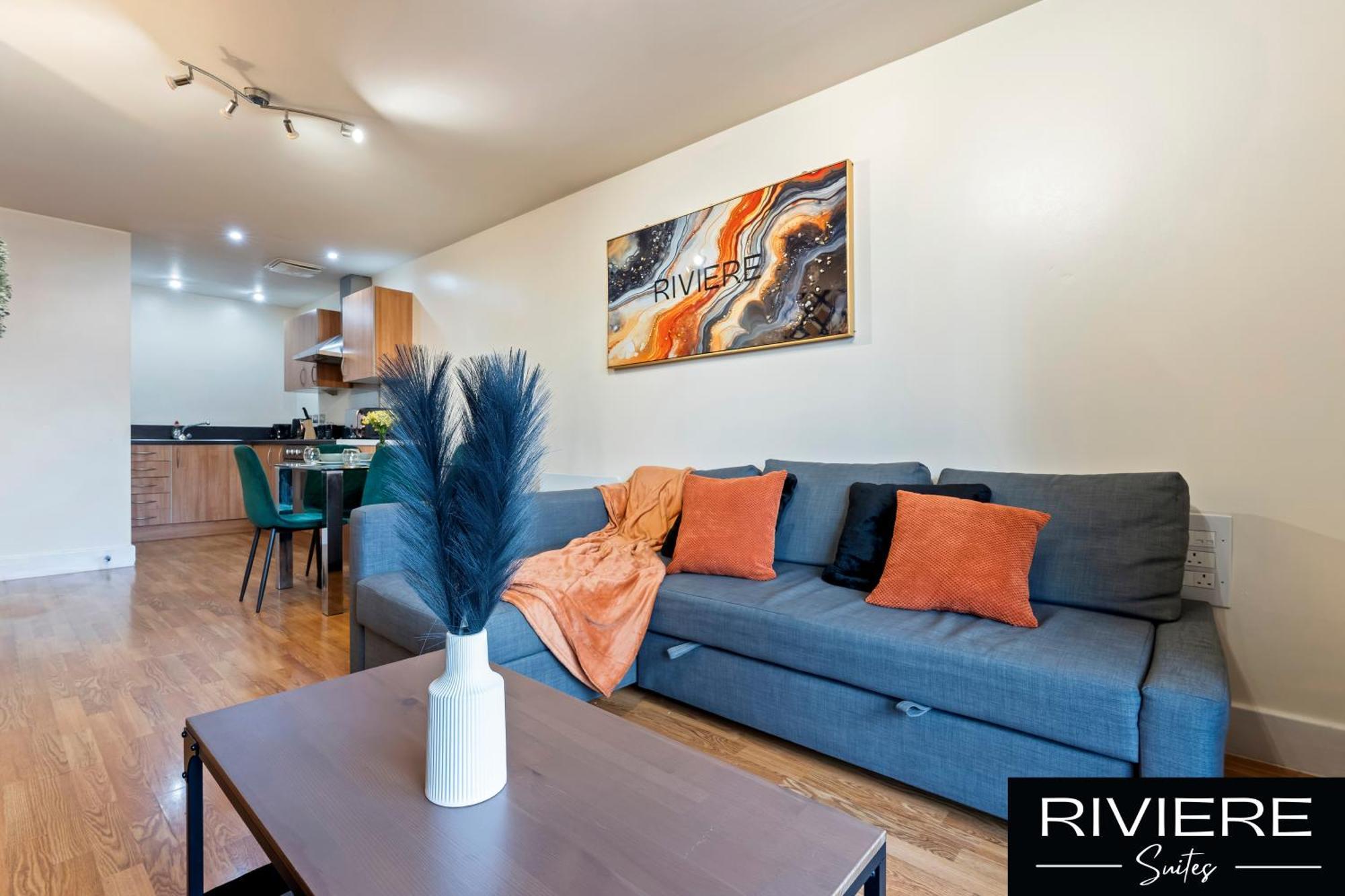 Apartment Cosy Apartment-city Centre-parking-sleeps 5
